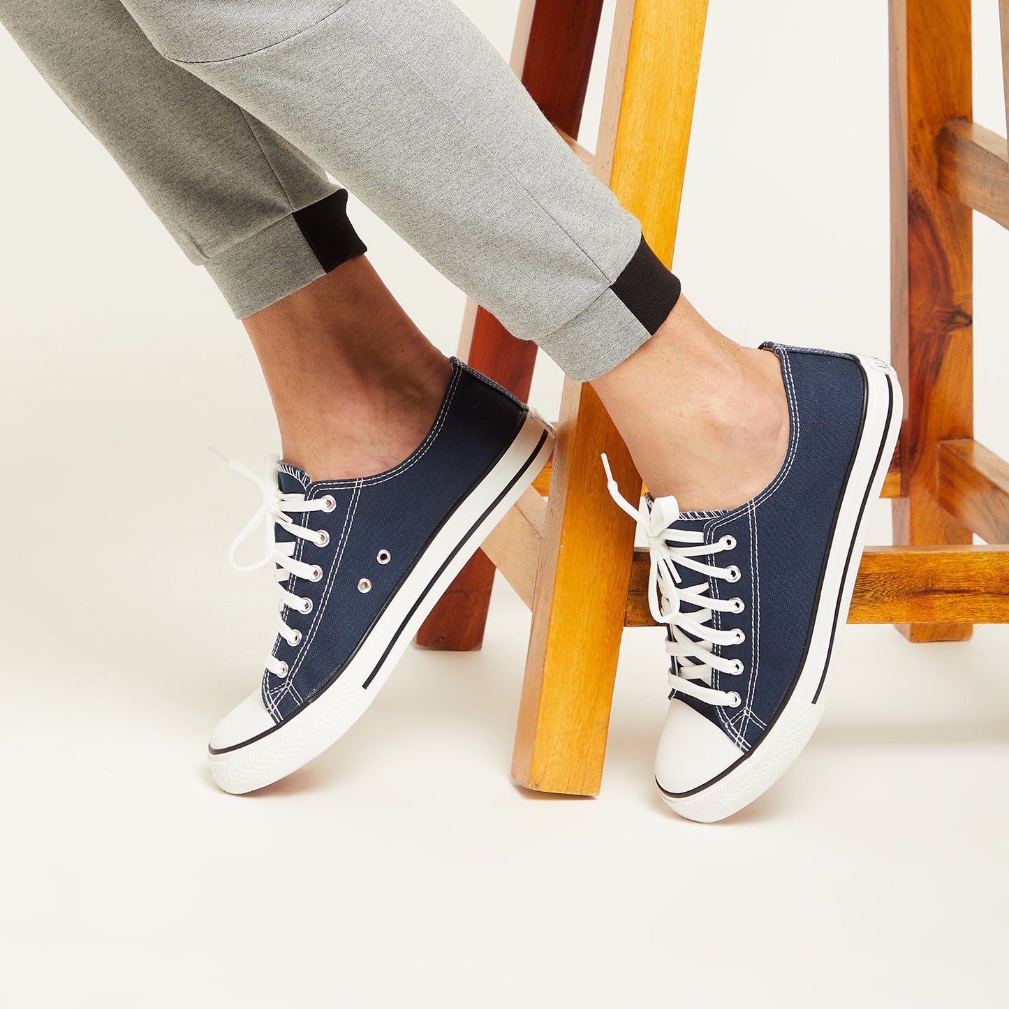 Men Canva Casual Shoes – Stylish Comfort for Everyday Wear
